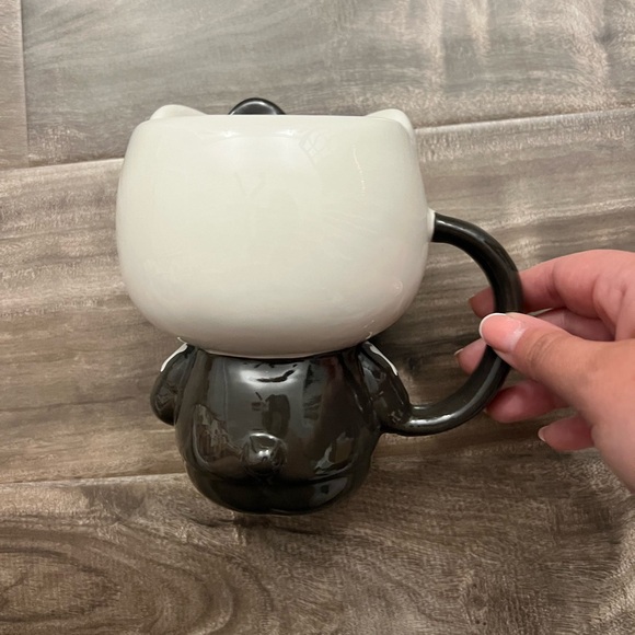 Hello Kitty Halloween Skeleton Costume Ceramic 3D Sculpted Mug 20 Oz - Picture 4 of 5